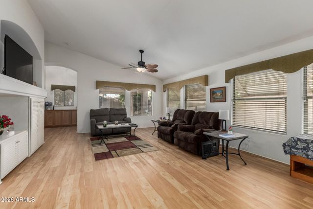 10390 W YUKON Drive, Peoria, AZ 85382