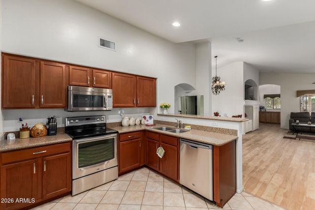 10390 W YUKON Drive, Peoria, AZ 85382