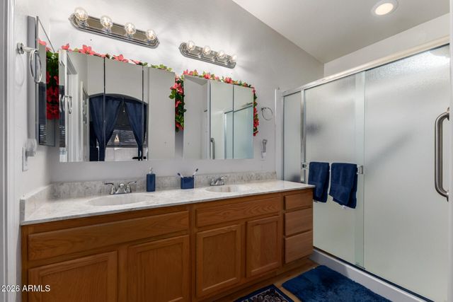 10390 W YUKON Drive, Peoria, AZ 85382