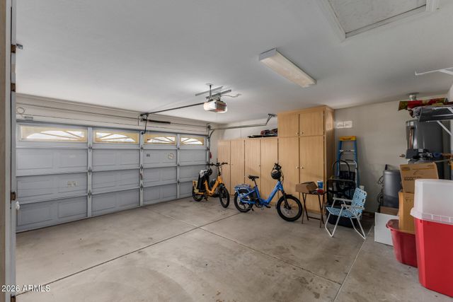 10390 W YUKON Drive, Peoria, AZ 85382