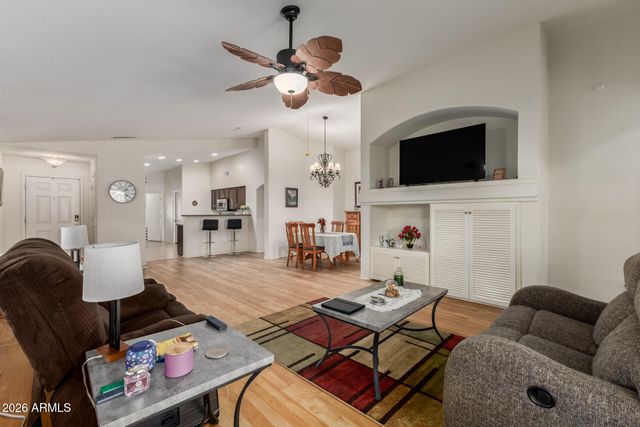 10390 W YUKON Drive, Peoria, AZ 85382