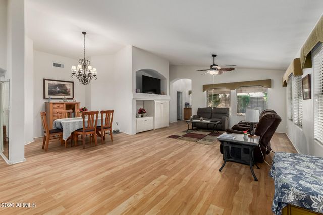 10390 W YUKON Drive, Peoria, AZ 85382