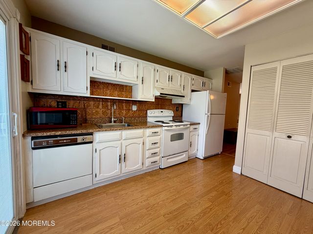 442C Dartmoor Way, Manchester, NJ 08759