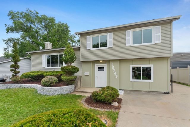 16749 Meadowdale Drive, Oak Forest, IL 60452