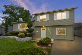 16749 Meadowdale Drive, Oak Forest, IL 60452