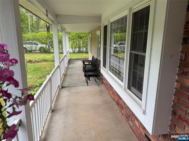23 Lavina Trail, Jefferson Township, NJ 07438