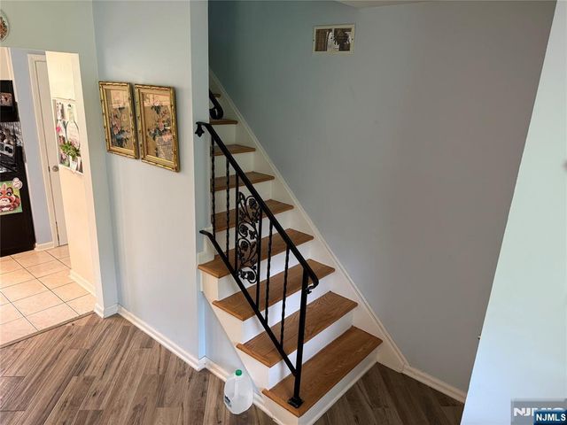 23 Lavina Trail, Jefferson Township, NJ 07438