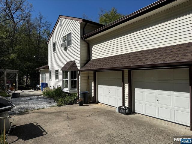 23 Lavina Trail, Jefferson Township, NJ 07438