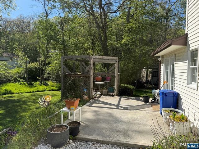 23 Lavina Trail, Jefferson Township, NJ 07438