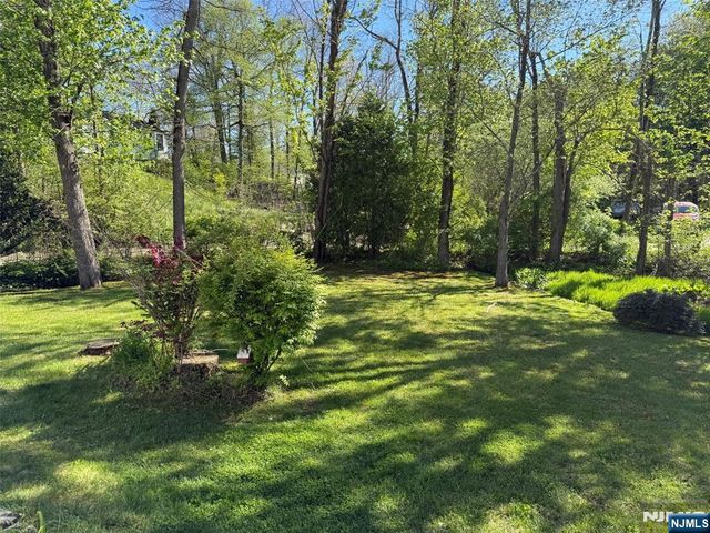 23 Lavina Trail, Jefferson Township, NJ 07438