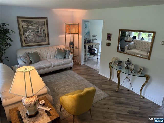 23 Lavina Trail, Jefferson Township, NJ 07438