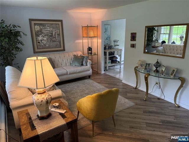 23 Lavina Trail, Jefferson Township, NJ 07438