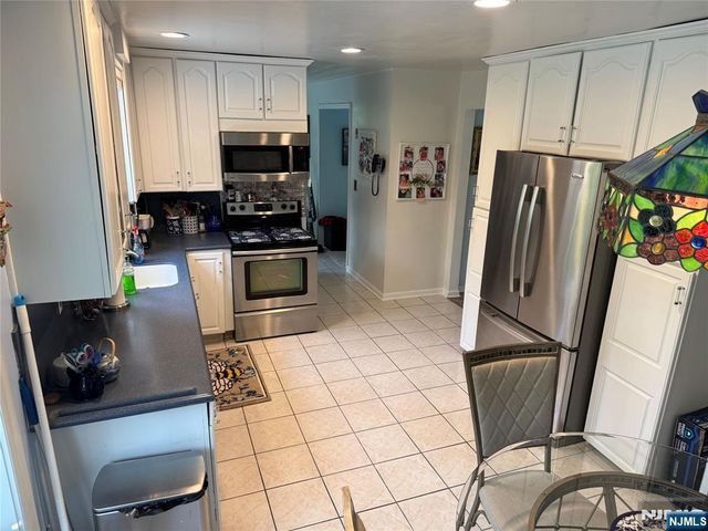 23 Lavina Trail, Jefferson Township, NJ 07438