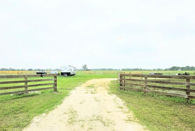 816 Raccoon Bend Road, Bellville, TX 77418