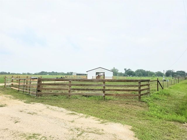 816 Raccoon Bend Road, Bellville, TX 77418
