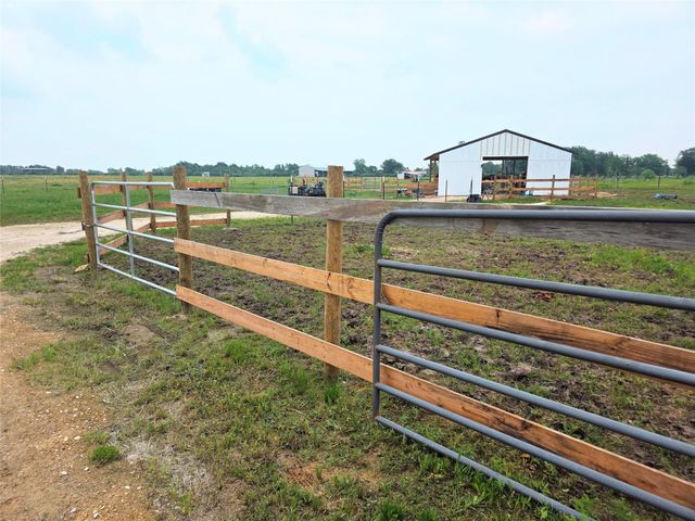 816 Raccoon Bend Road, Bellville, TX 77418
