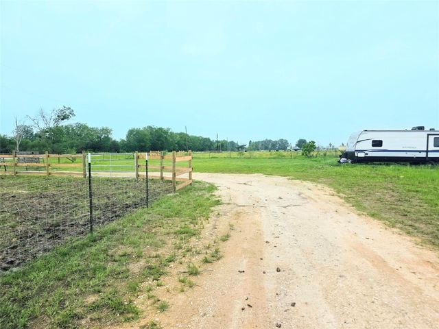 816 Raccoon Bend Road, Bellville, TX 77418
