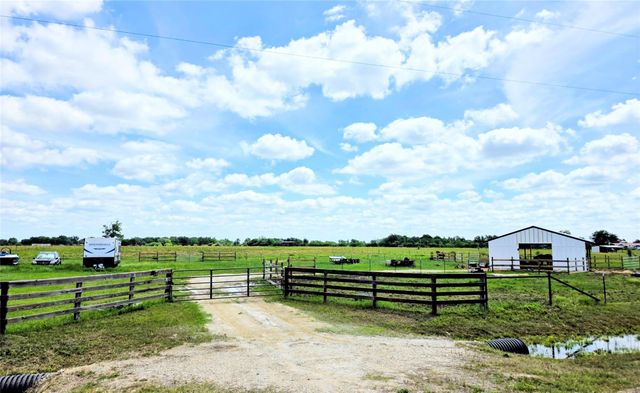 816 Raccoon Bend Road, Bellville, TX 77418
