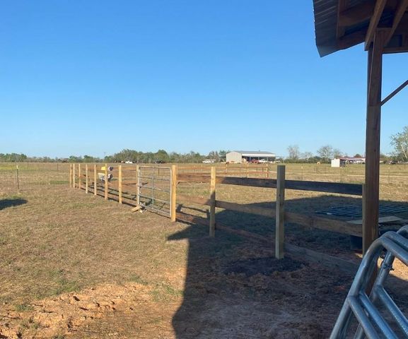 816 Raccoon Bend Road, Bellville, TX 77418