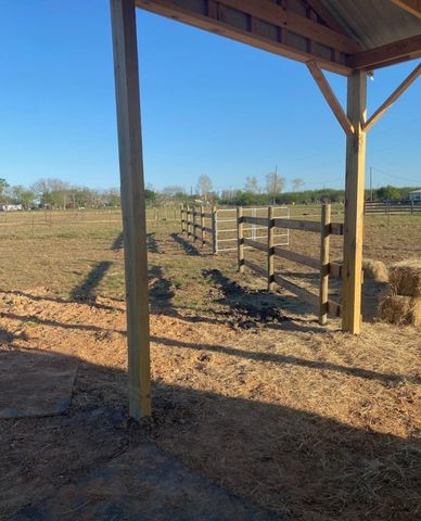 816 Raccoon Bend Road, Bellville, TX 77418