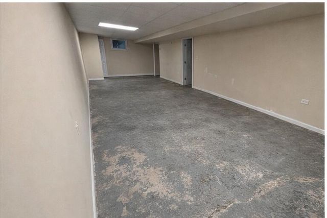2394 W 61st Place, Merrillville, IN 46410