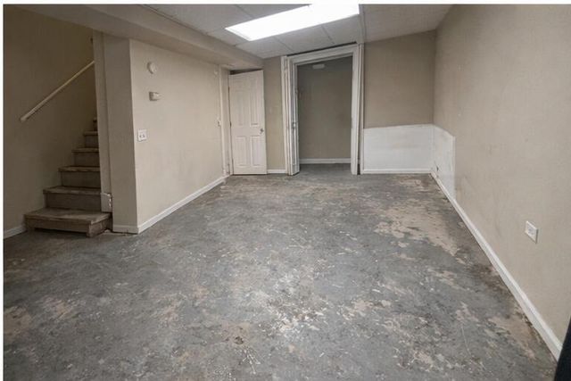 2394 W 61st Place, Merrillville, IN 46410
