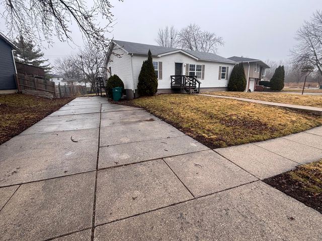 2394 W 61st Place, Merrillville, IN 46410