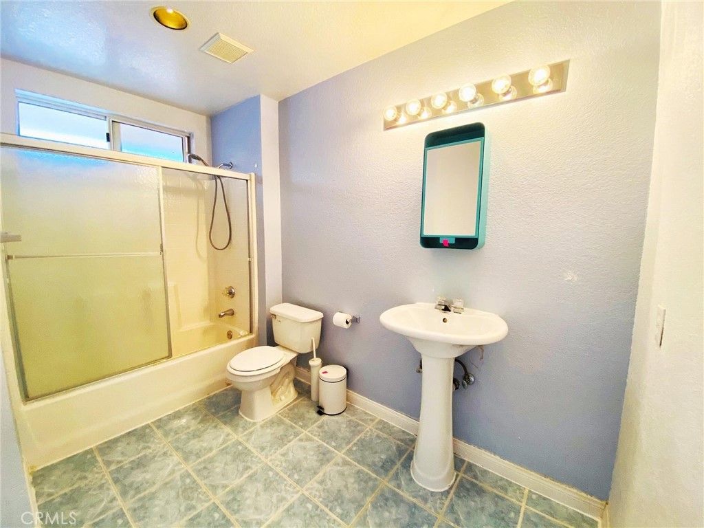 Image 23 of property listing at 39221 Beacon Lane, Palmdale, CA 93551