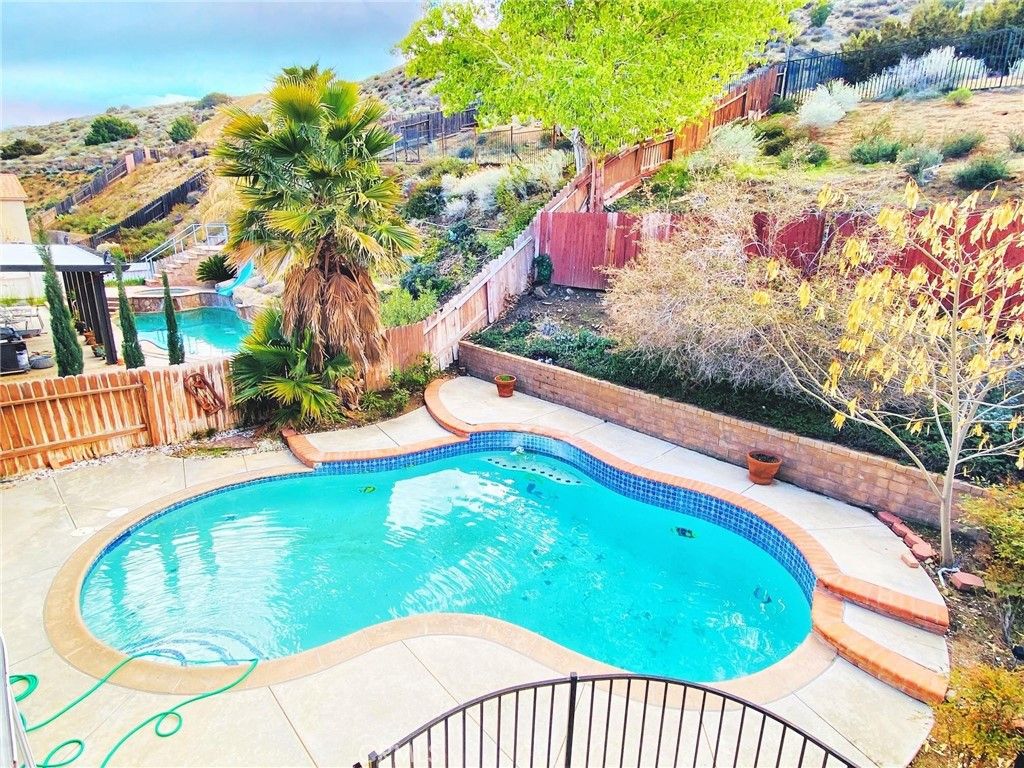 Image 33 of property listing at 39221 Beacon Lane, Palmdale, CA 93551