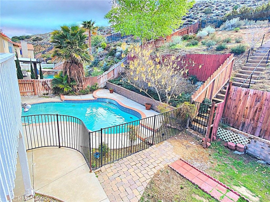 Image 34 of property listing at 39221 Beacon Lane, Palmdale, CA 93551