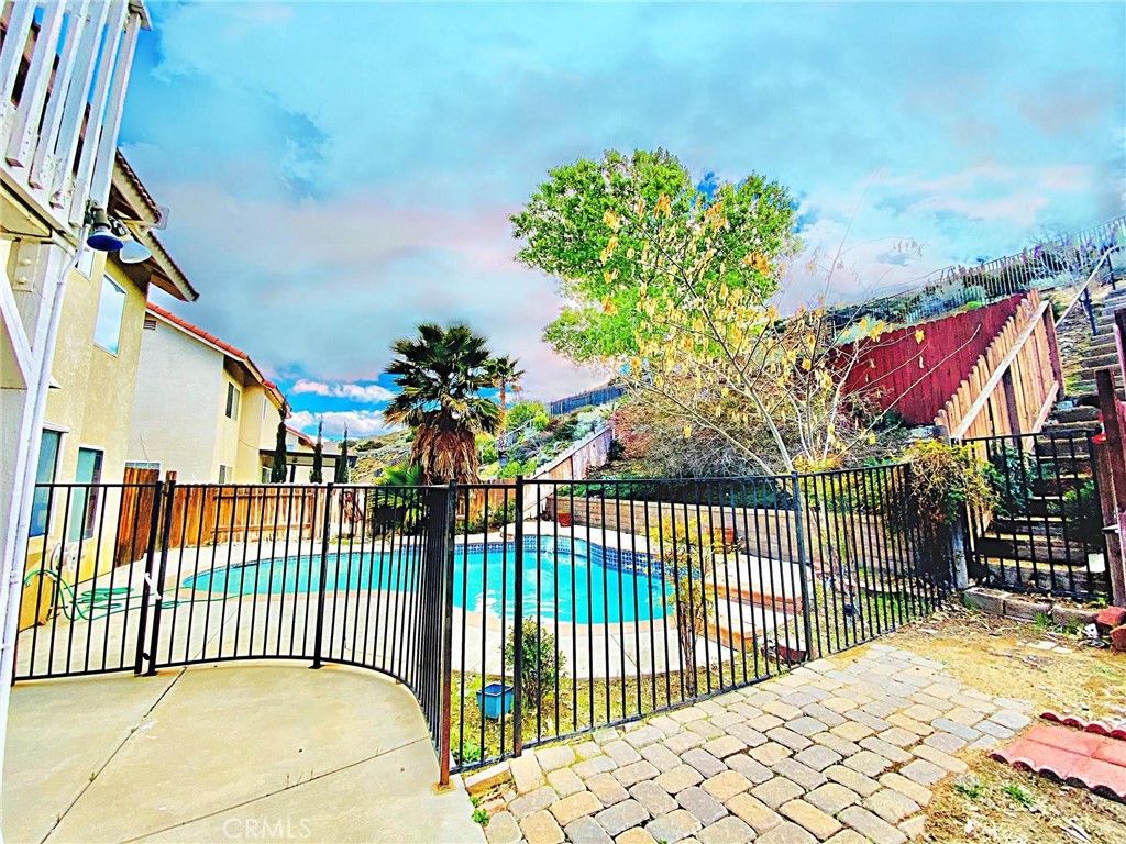 Image 36 of property listing at 39221 Beacon Lane, Palmdale, CA 93551