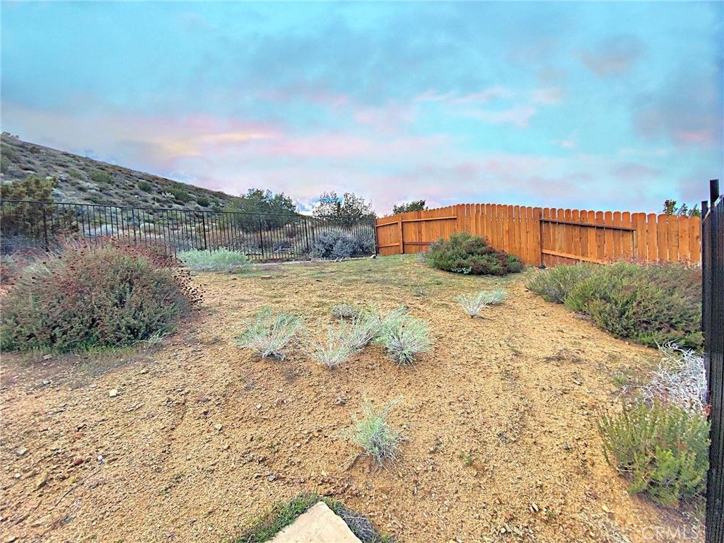 Image 37 of property listing at 39221 Beacon Lane, Palmdale, CA 93551