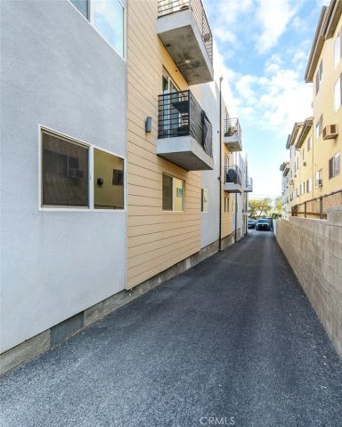 3324 Chapman, Los Angeles, CA 90065