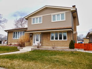 10109 S Kilbourn Avenue, Oak Lawn, IL 60453