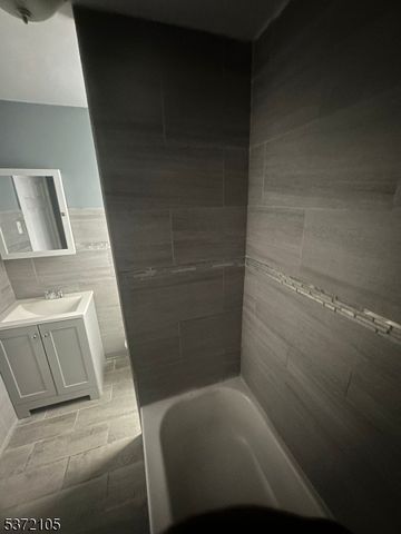 889 S 16Th St 3, Newark City, NJ 07108