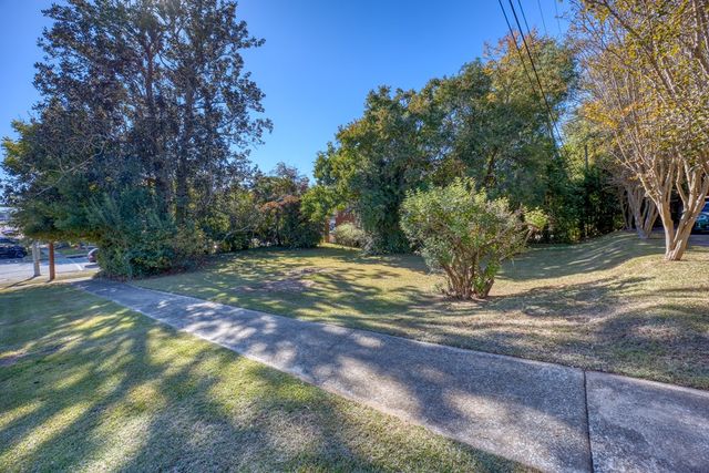 1007 4th Avenue, West Point, GA 31833