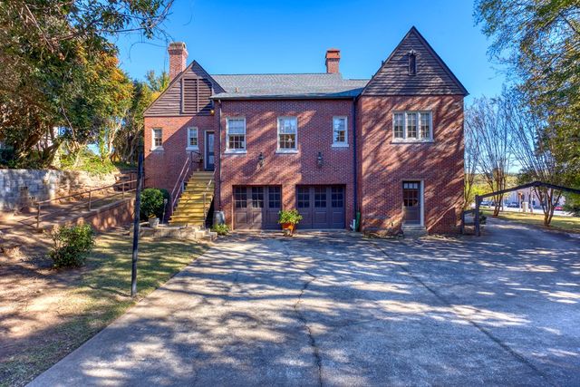 1007 4th Avenue, West Point, GA 31833