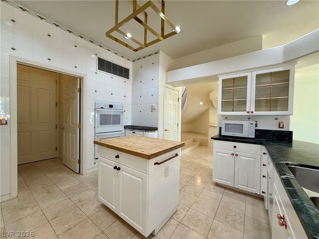 8729 Carlitas Joy Court, Las Vegas, NV 89117