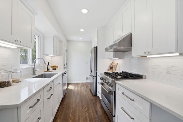 3009 W 100th Street, Bloomington, MN 55431