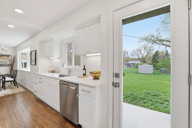 3009 W 100th Street, Bloomington, MN 55431