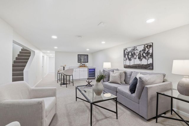 3009 W 100th Street, Bloomington, MN 55431