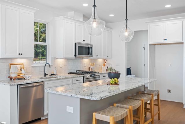 34 Lowndes Hill Road, Greenville, SC 29607