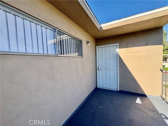 660 E 6th Street C, Azusa, CA 91702