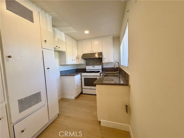 660 E 6th Street C, Azusa, CA 91702