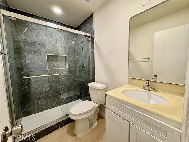 660 E 6th Street C, Azusa, CA 91702