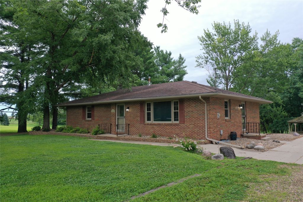 4481 SE Powers Drive, Runnells, IA 50237