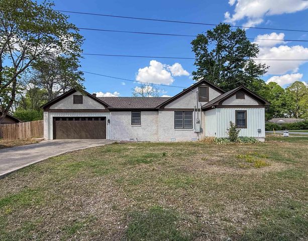 220 College St, Lonoke, AR 72086