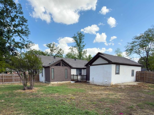 220 College St, Lonoke, AR 72086