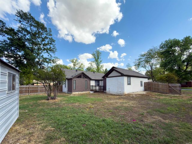 220 College St, Lonoke, AR 72086