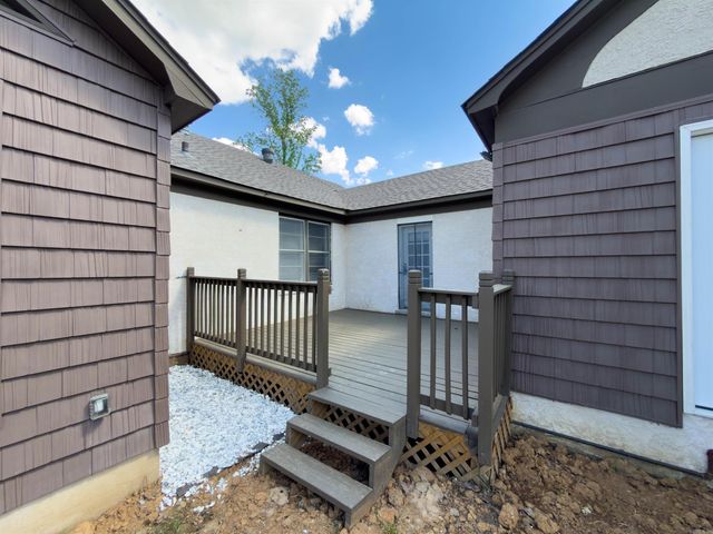 220 College St, Lonoke, AR 72086
